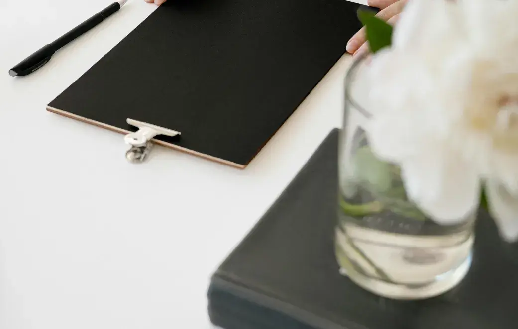  Berceau de la Source Table avec une brochure 